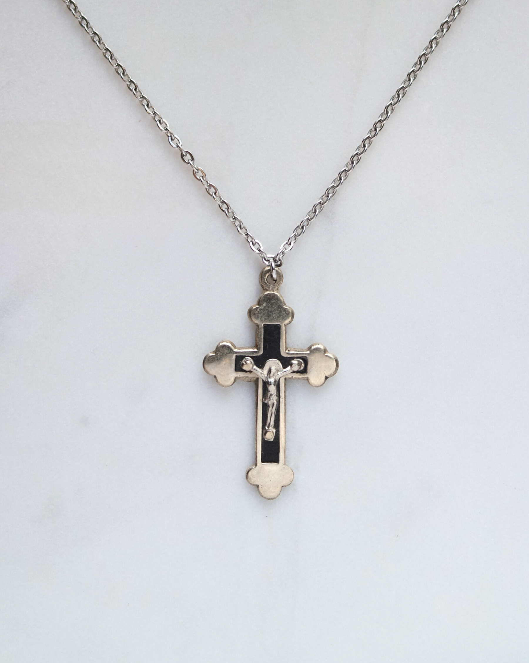 Le Crucifix Vintage