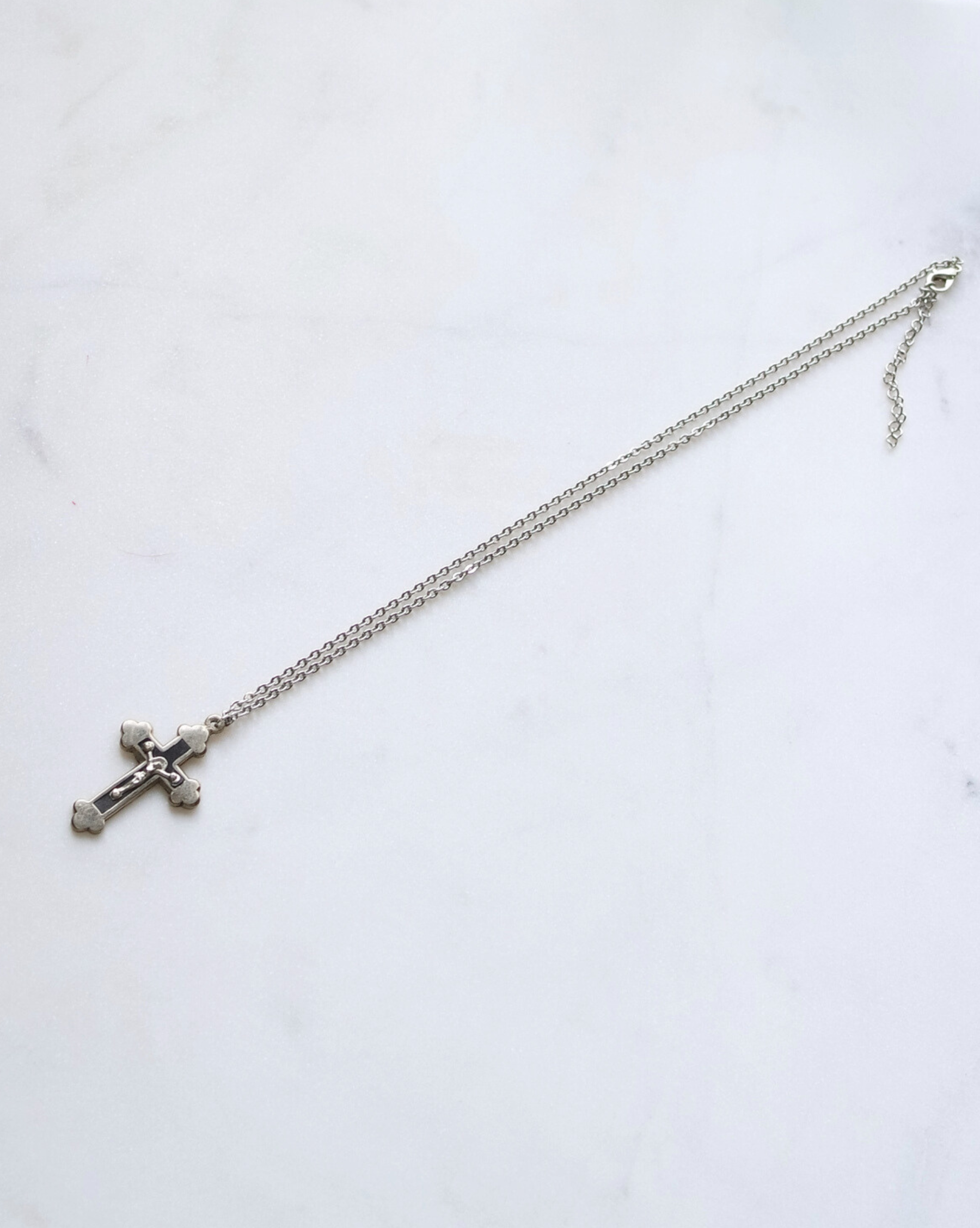 Le Crucifix Vintage