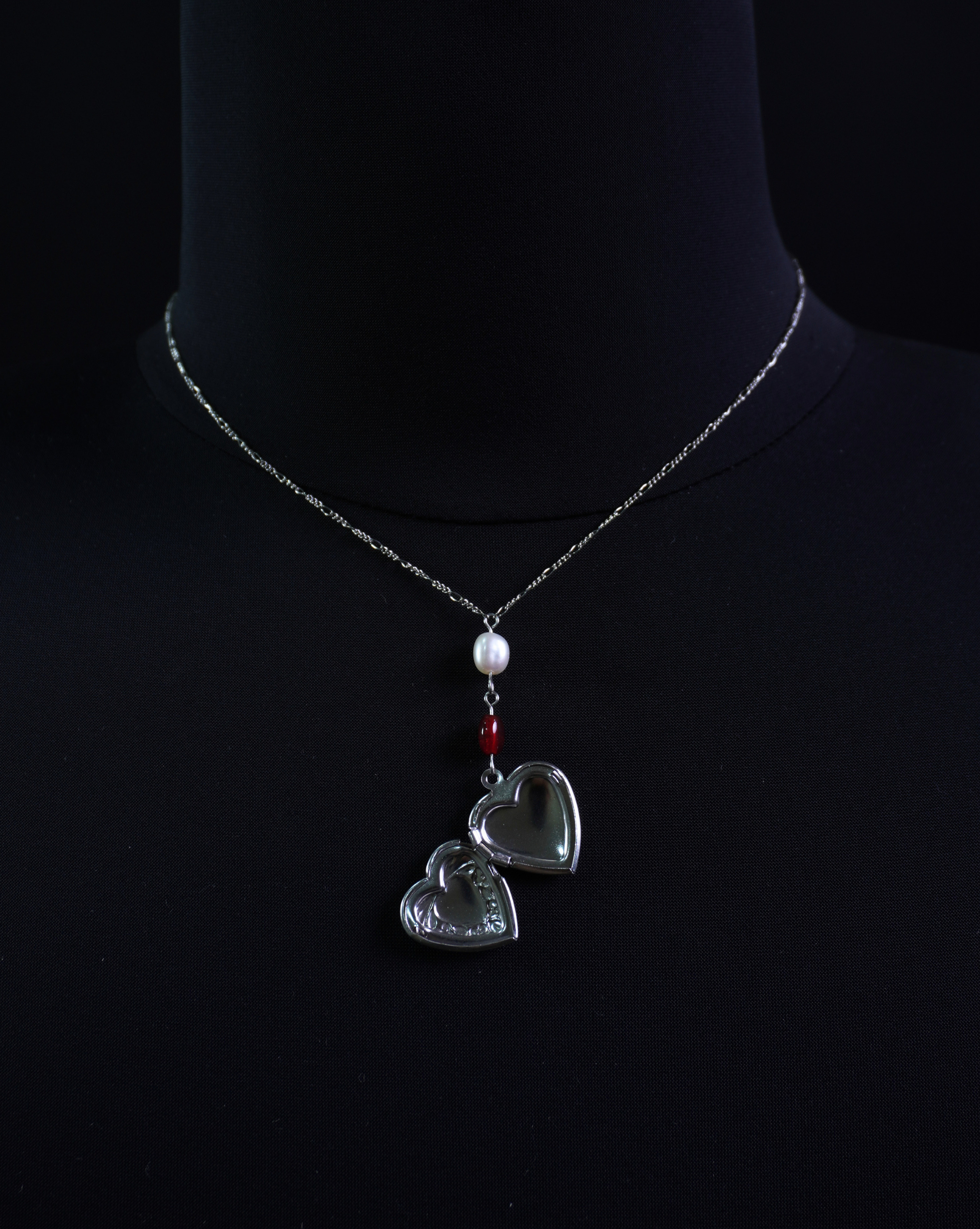 Pearl & Rouge Locket