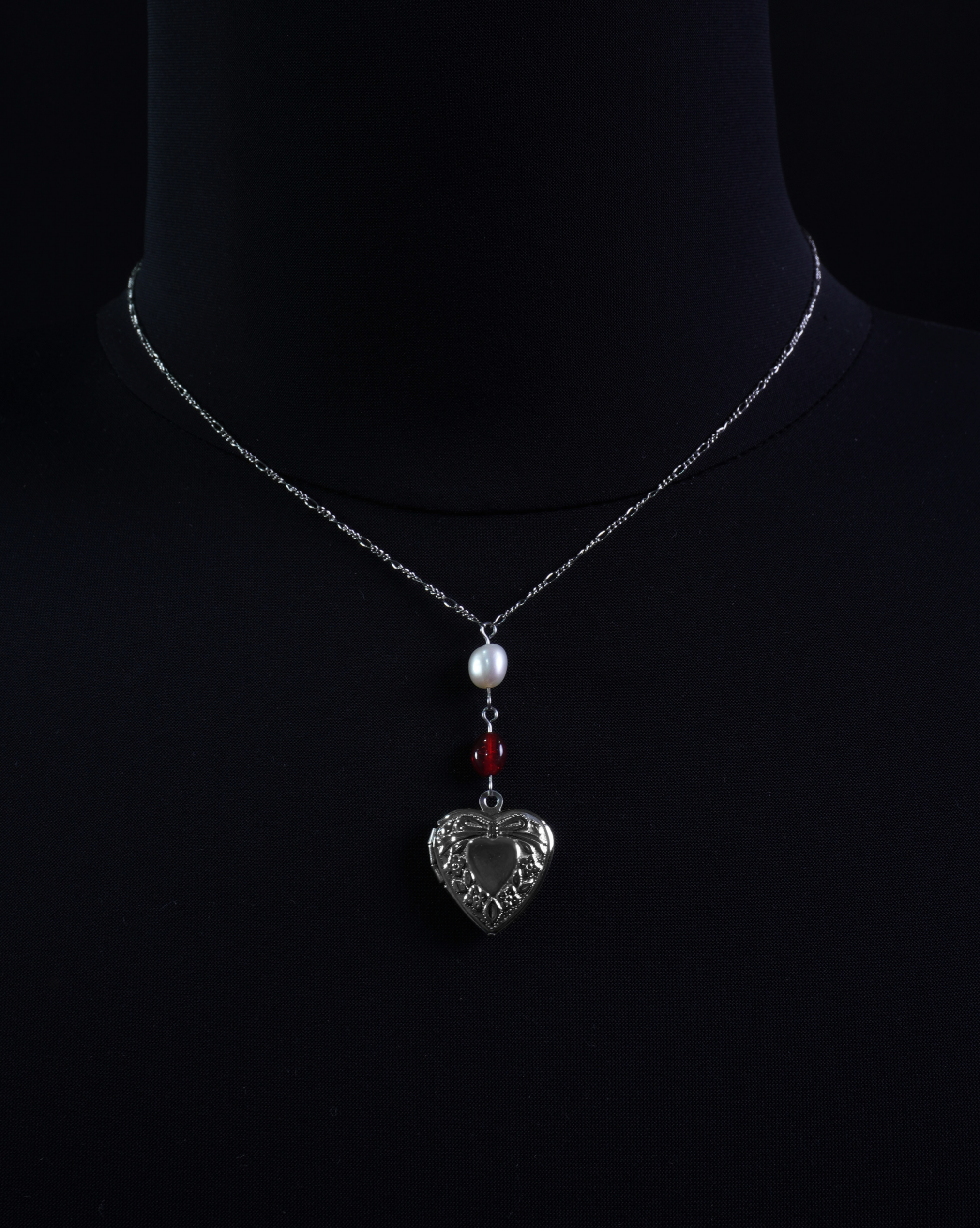 Pearl & Rouge Locket